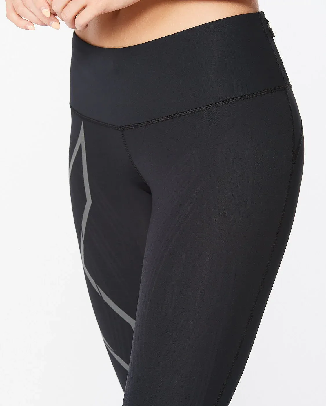 2XU Women's Light Speed Mid Rise Compression Tight | Black