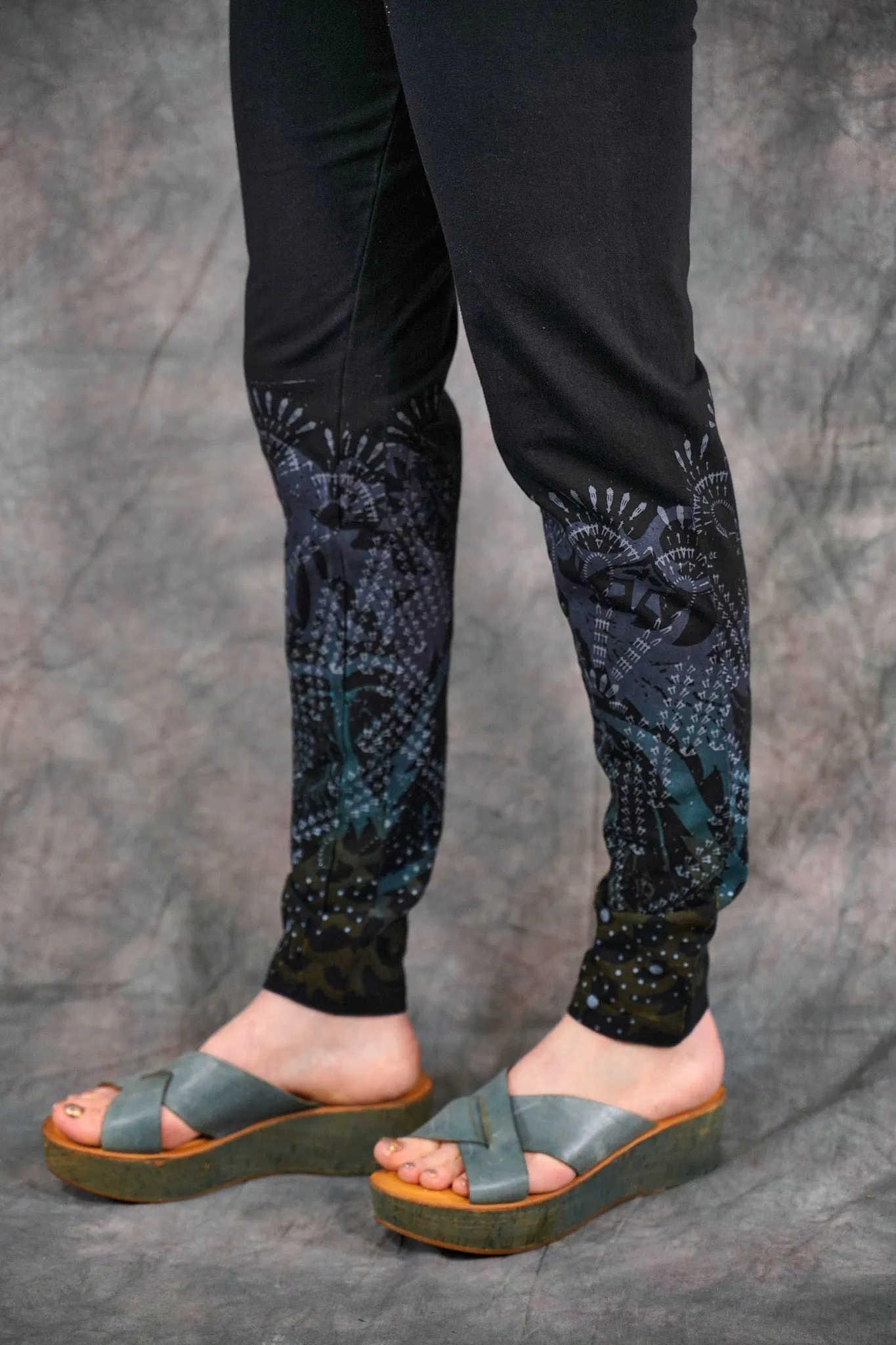 3136 Handprinted Legging Black Lace