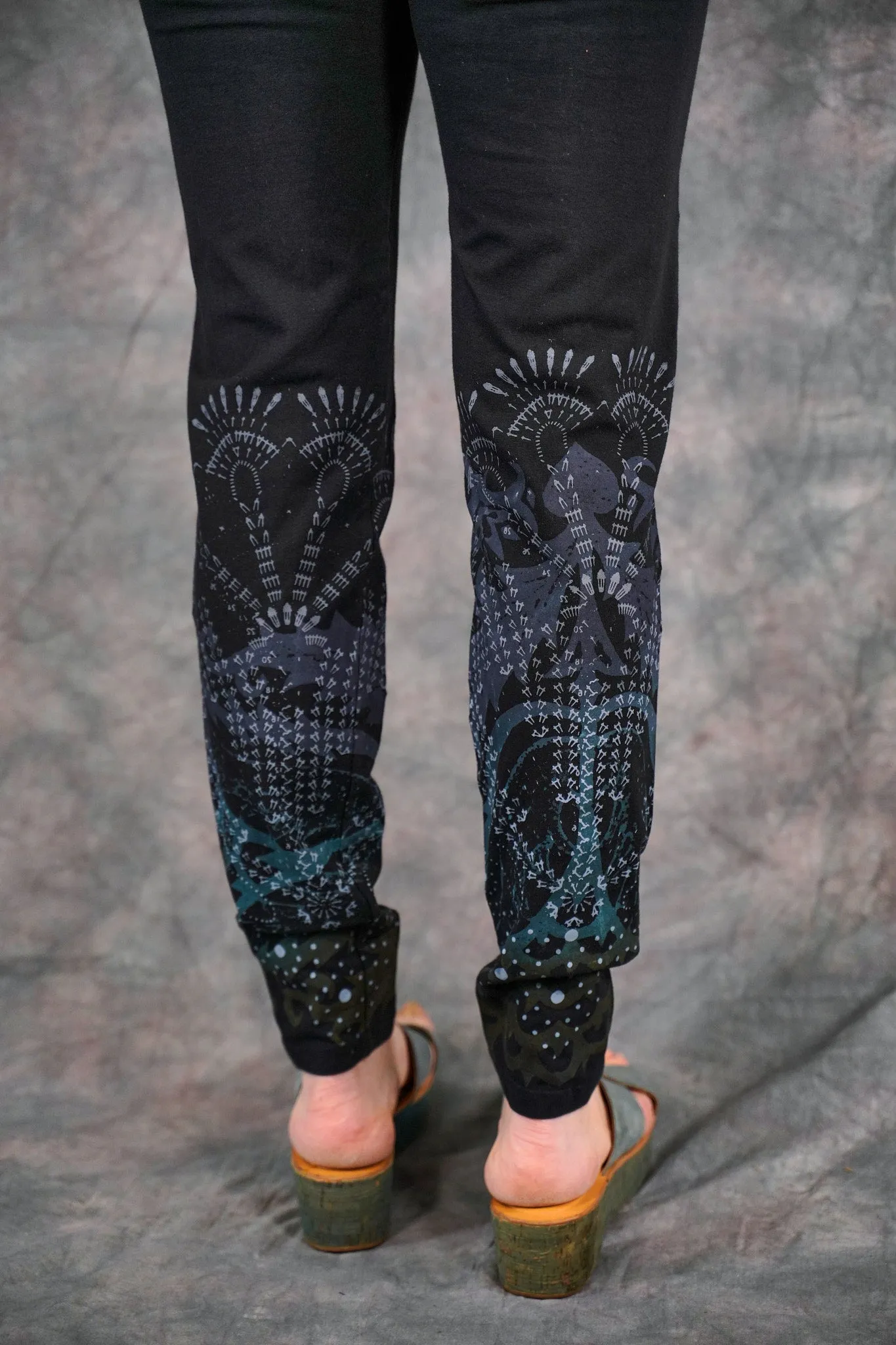 3136 Handprinted Legging Black Lace