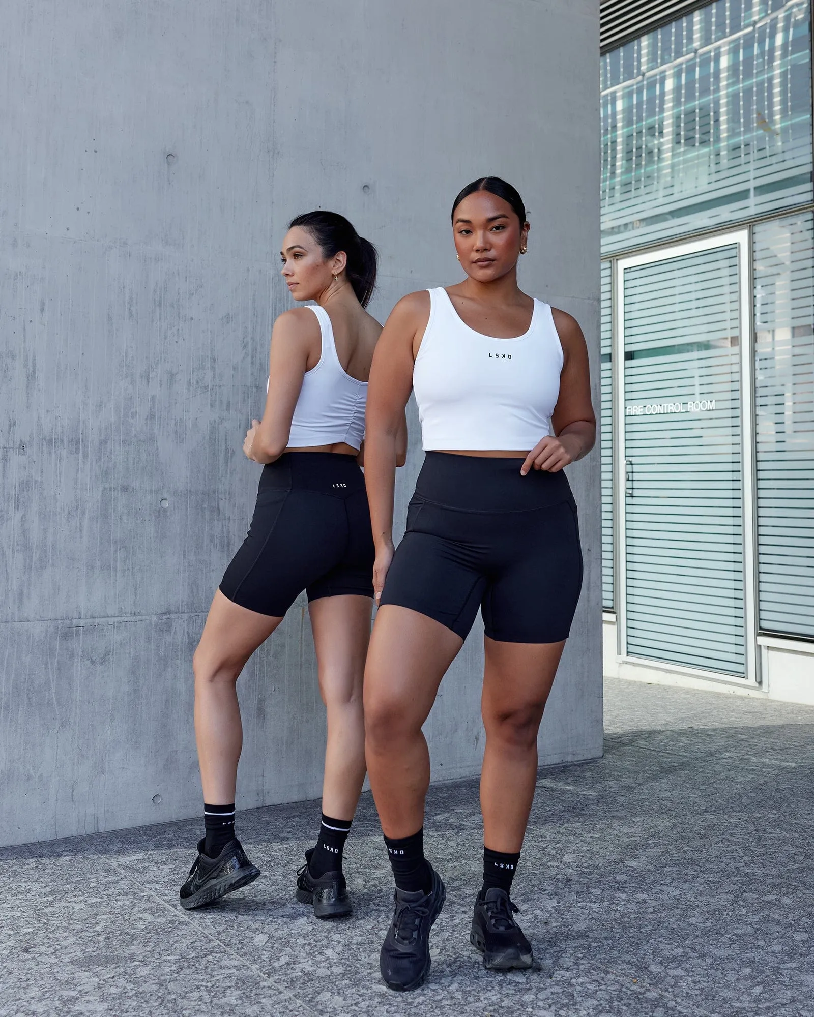 Elixir Mid Short Tight With Pockets - Black