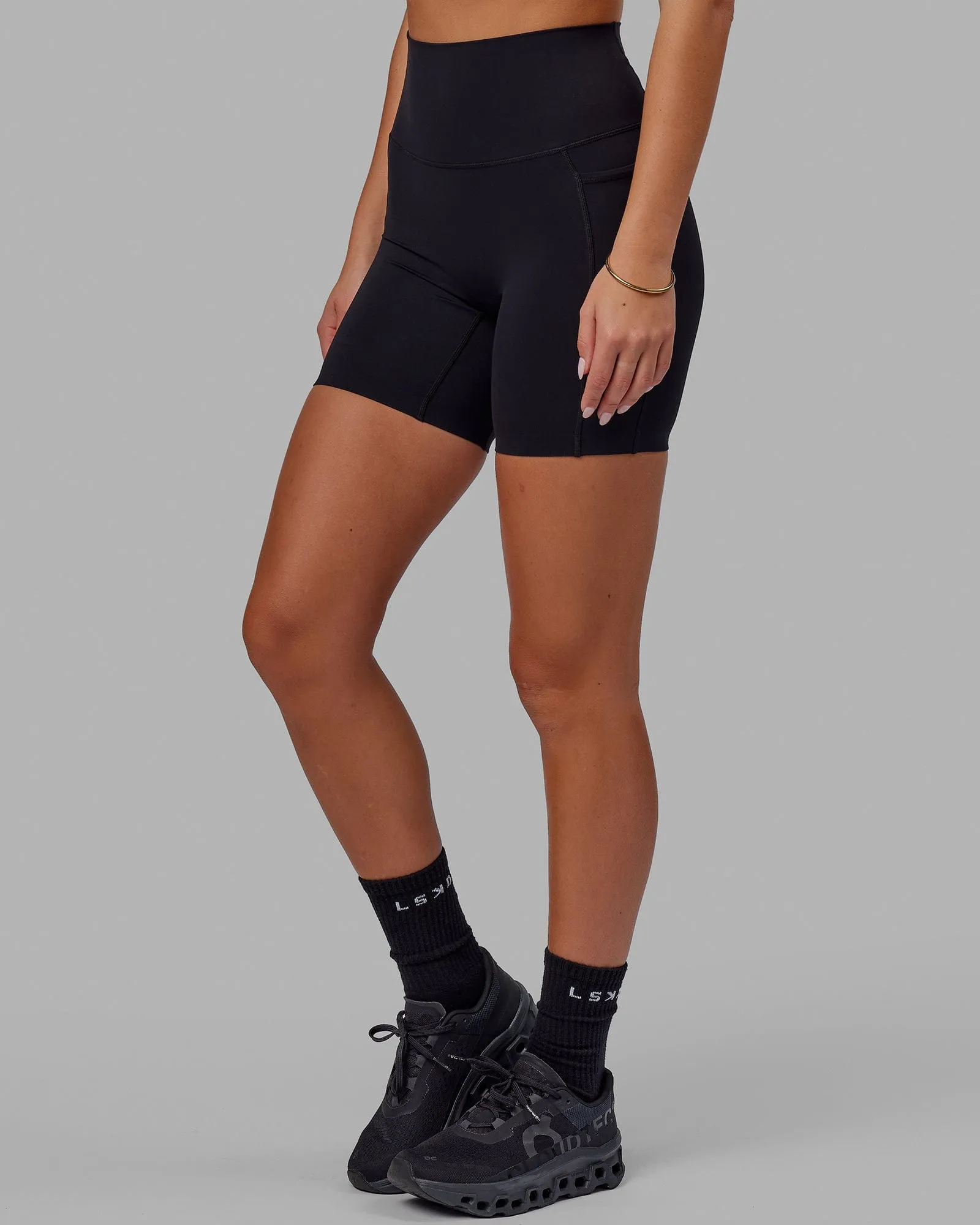 Elixir Mid Short Tight With Pockets - Black