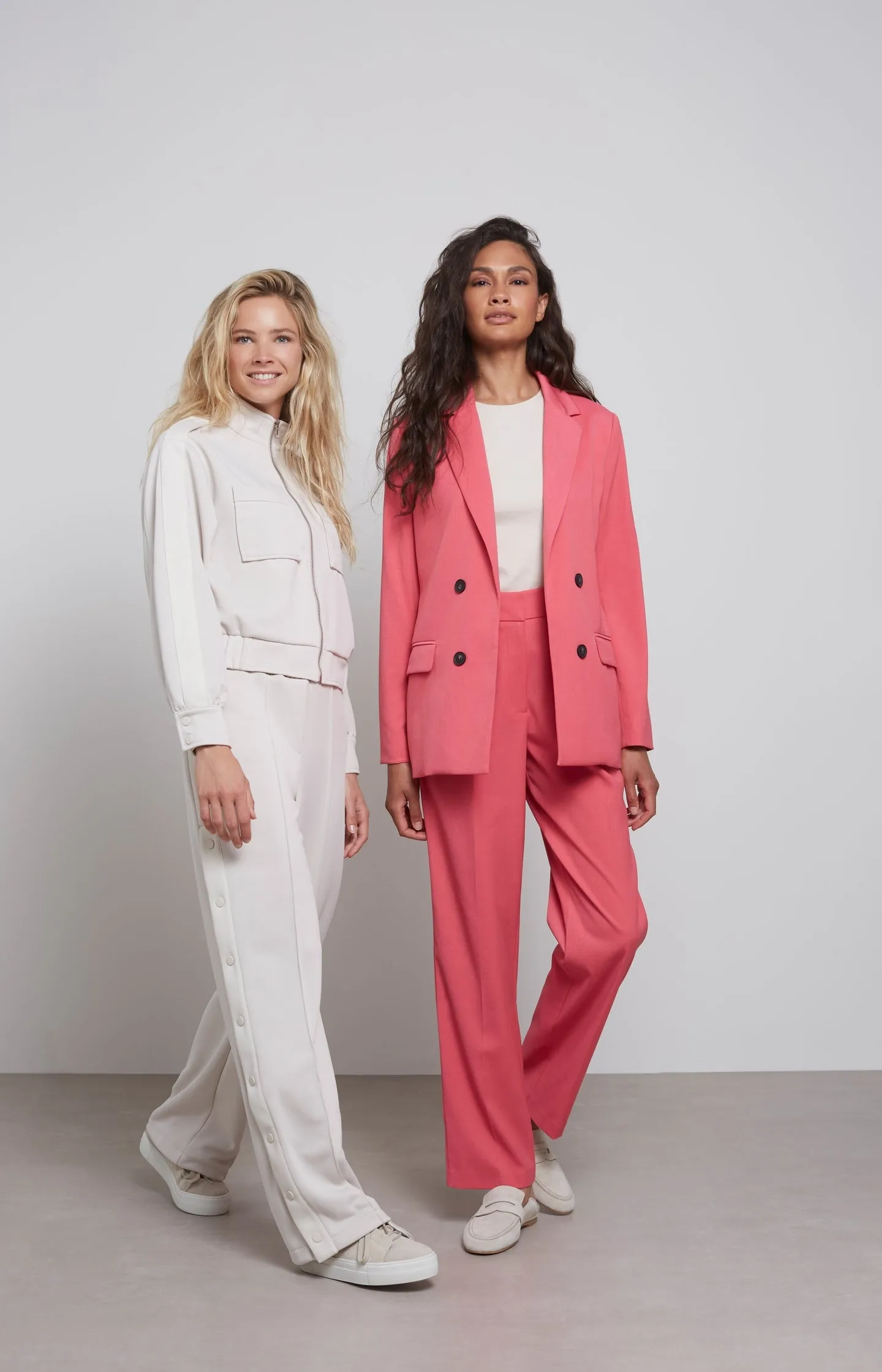 Jersey jacket with long sleeves, a high neck and pockets