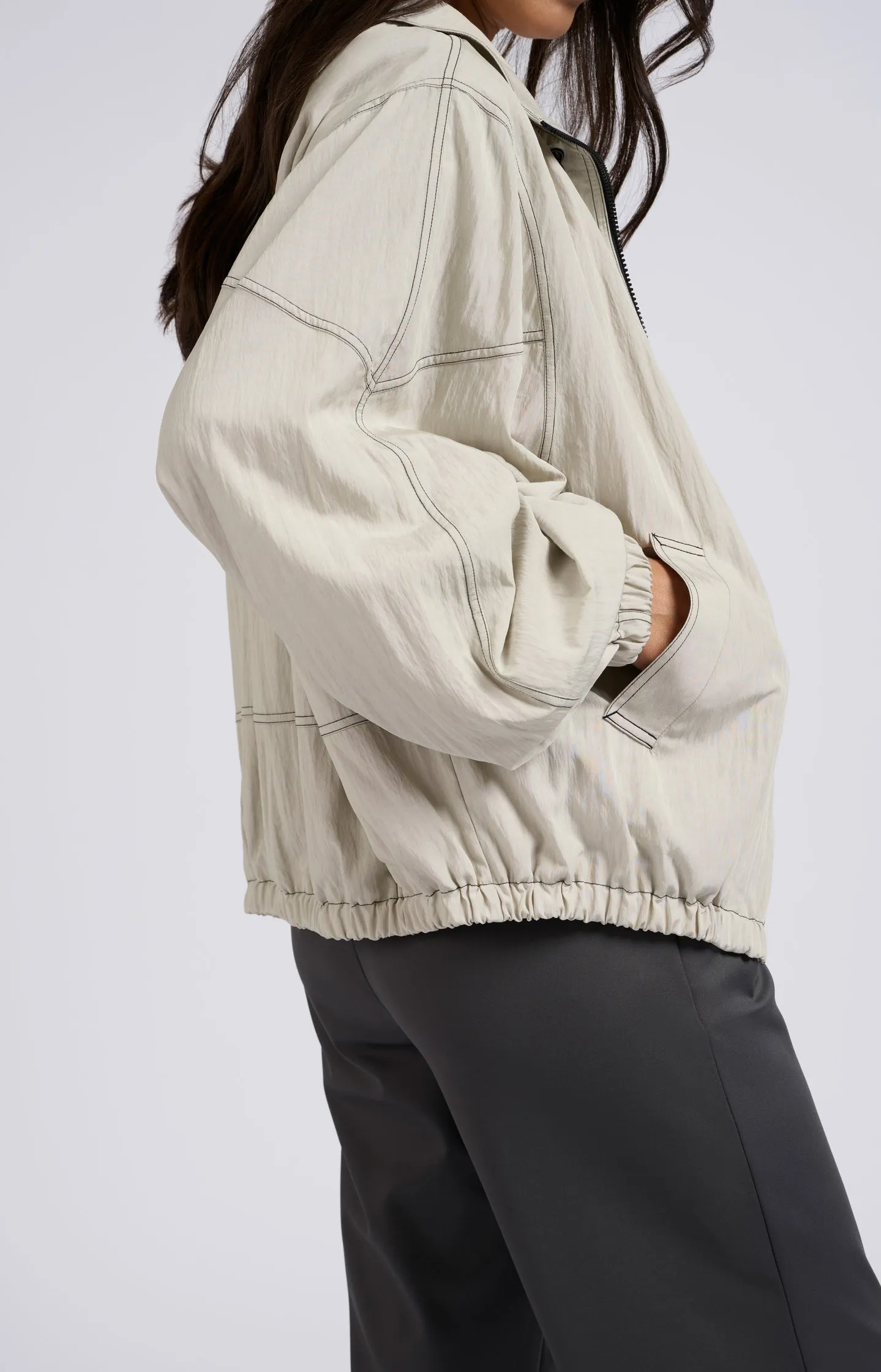 Lightweight oversized jacket with drawstring and zipper