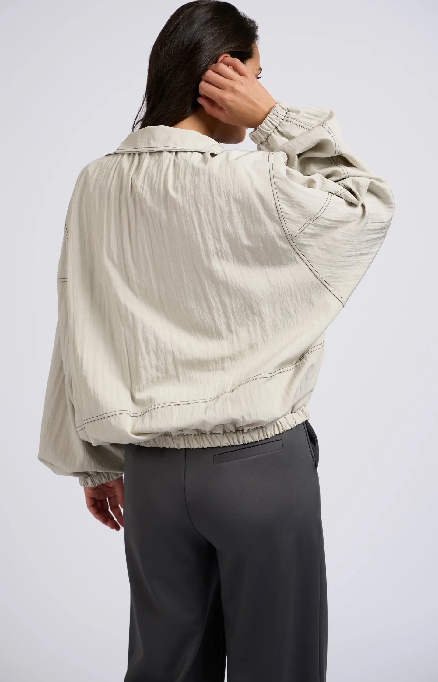 Lightweight oversized jacket with drawstring and zipper