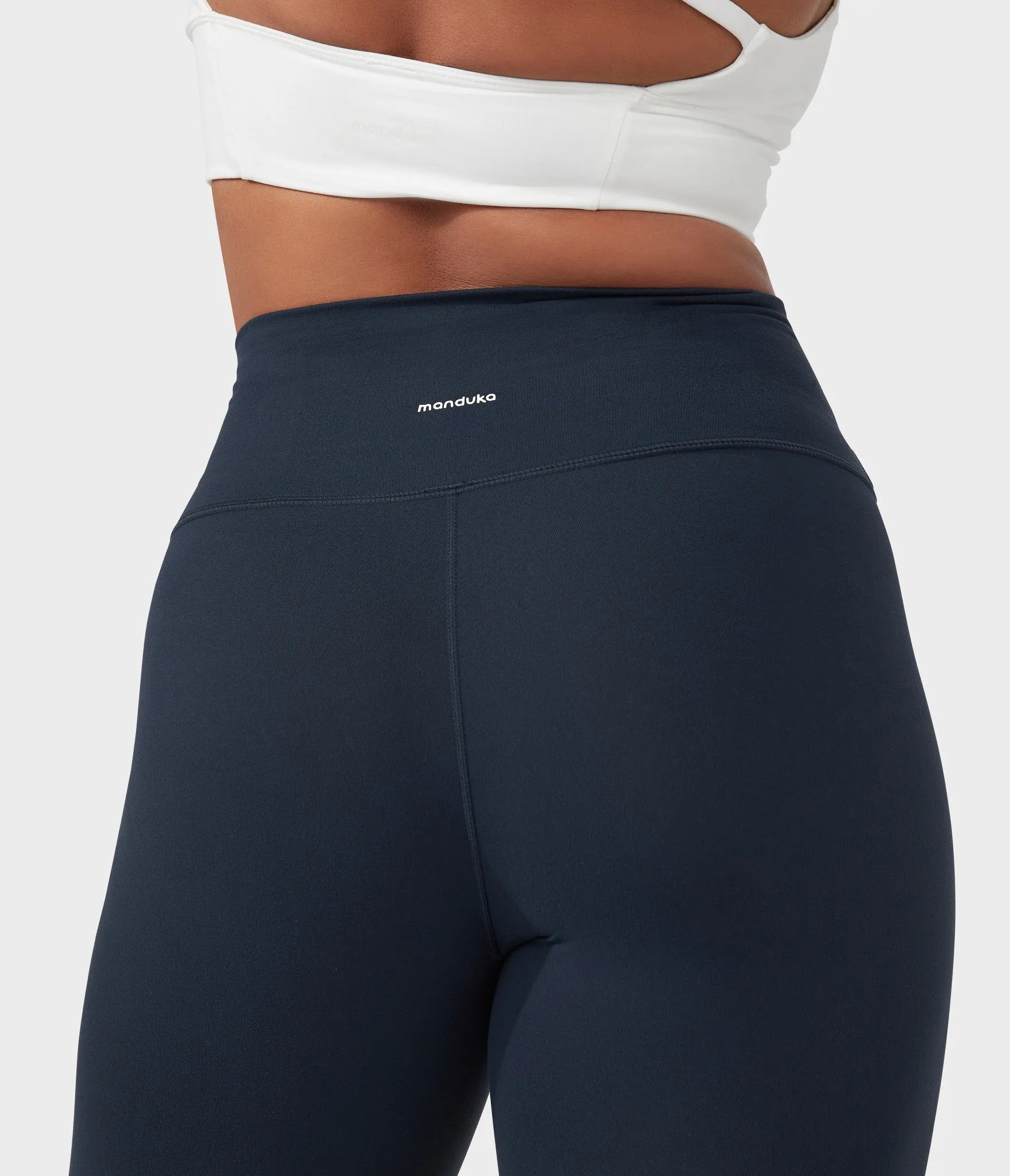 Manduka Apparel - Women's Foundation Legging - High Rise 7/8 W/Media Pocket - Navy