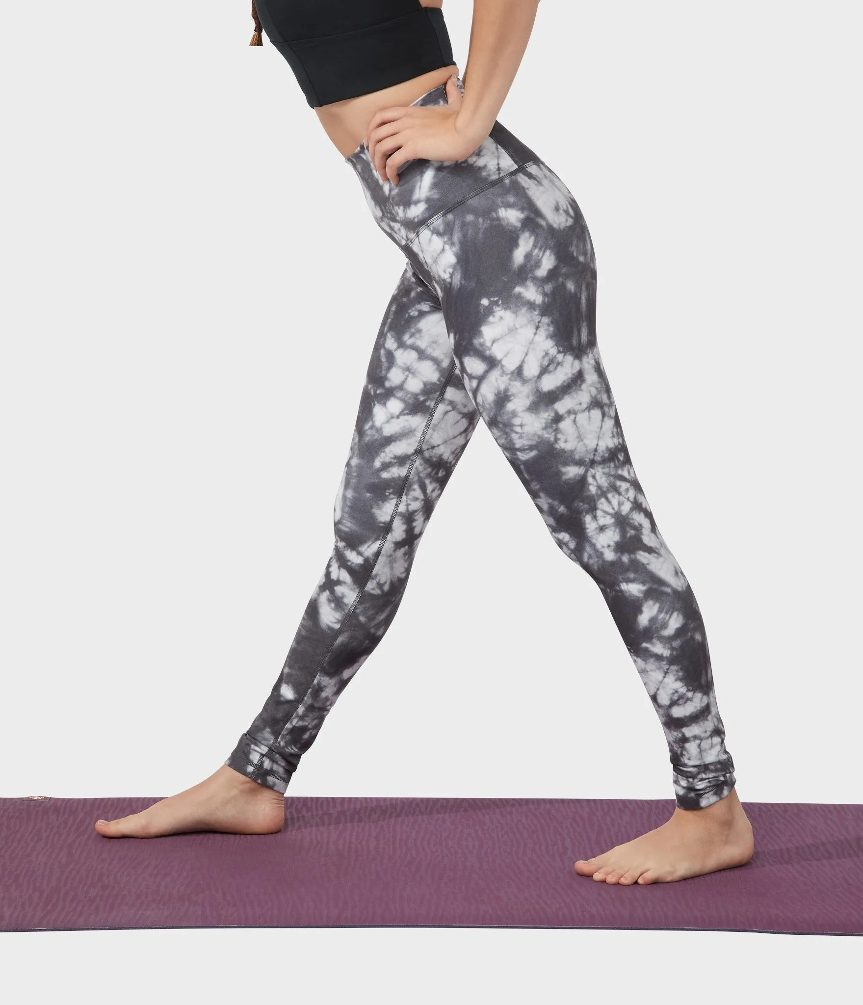 Manduka Apparel - Women's Performance Legging - High Rise Printed - Tie Dye Camo Black & White