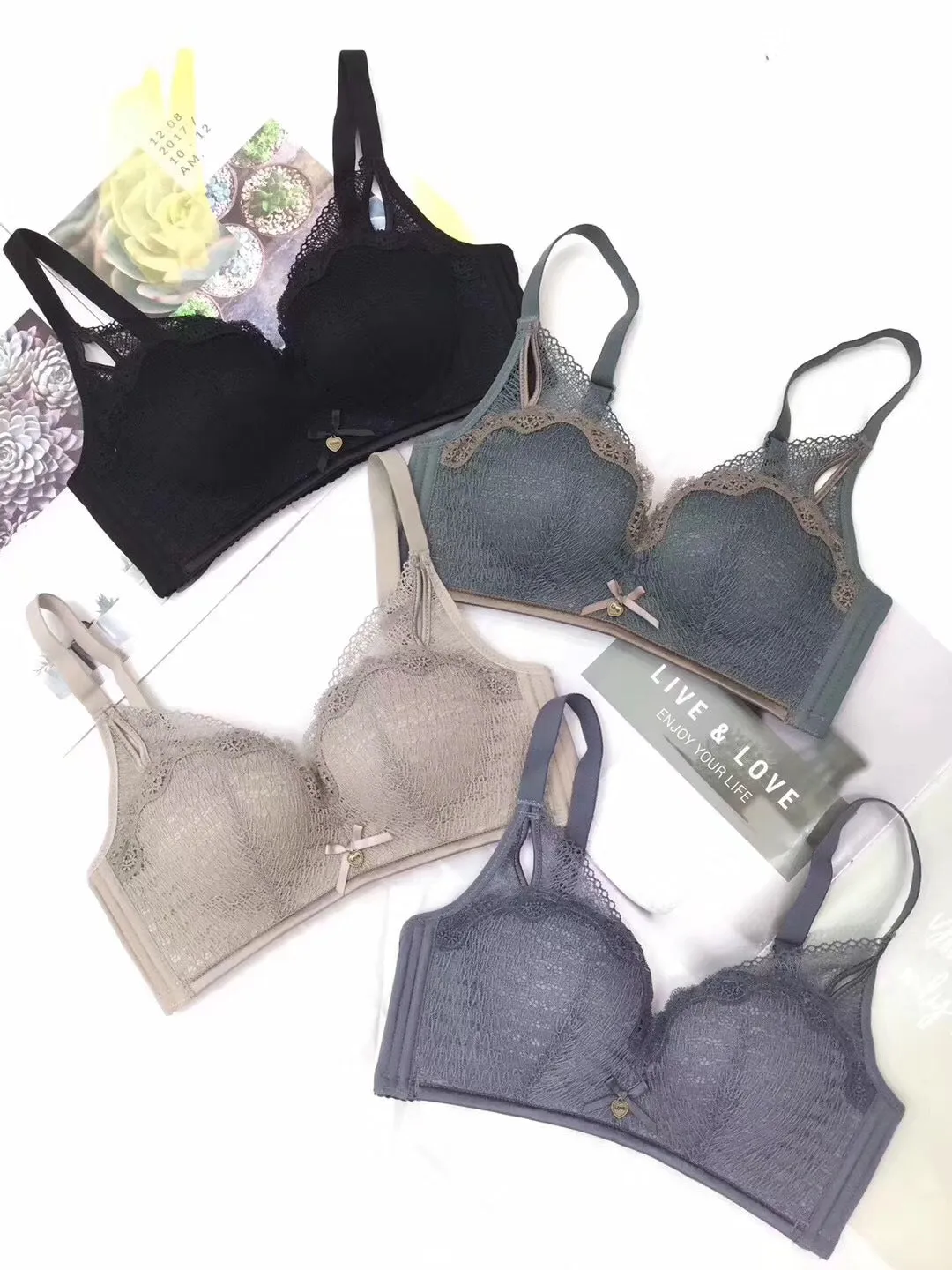 Retro Wireless Adjustable Lace V-neck Seamless Vest Bras