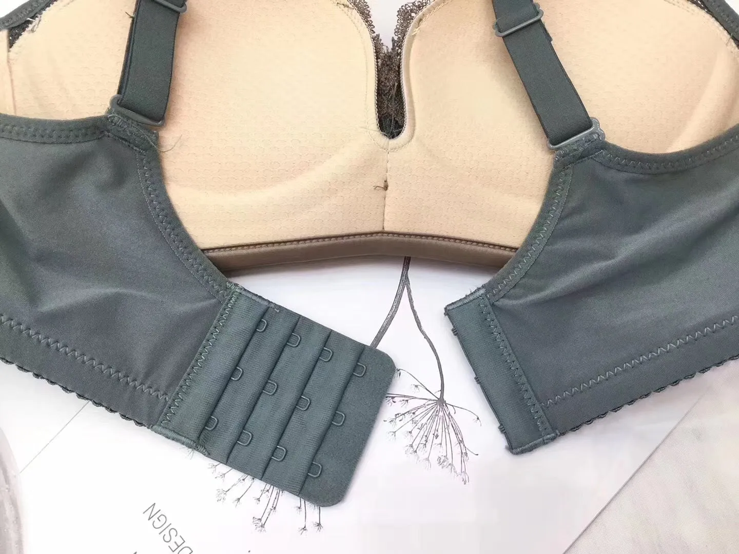 Retro Wireless Adjustable Lace V-neck Seamless Vest Bras