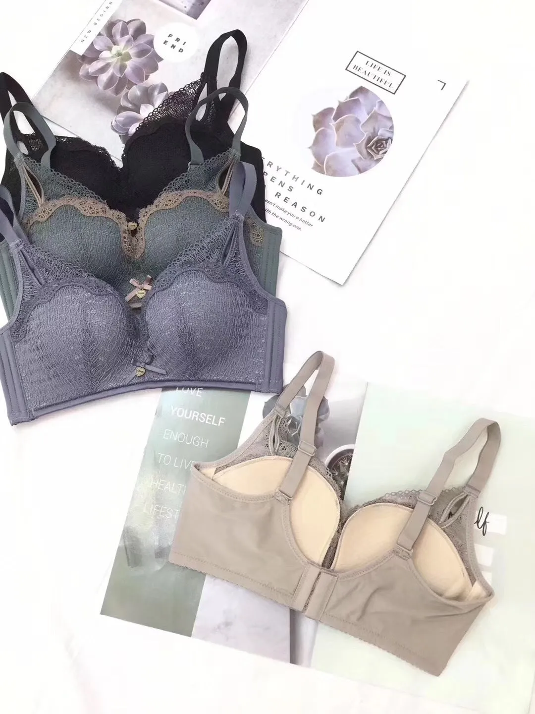 Retro Wireless Adjustable Lace V-neck Seamless Vest Bras