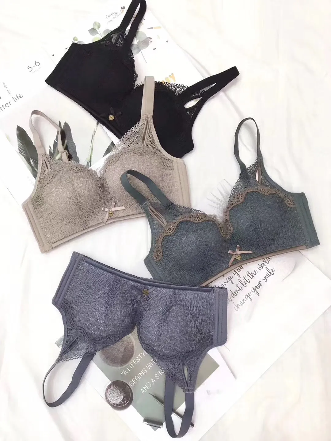Retro Wireless Adjustable Lace V-neck Seamless Vest Bras