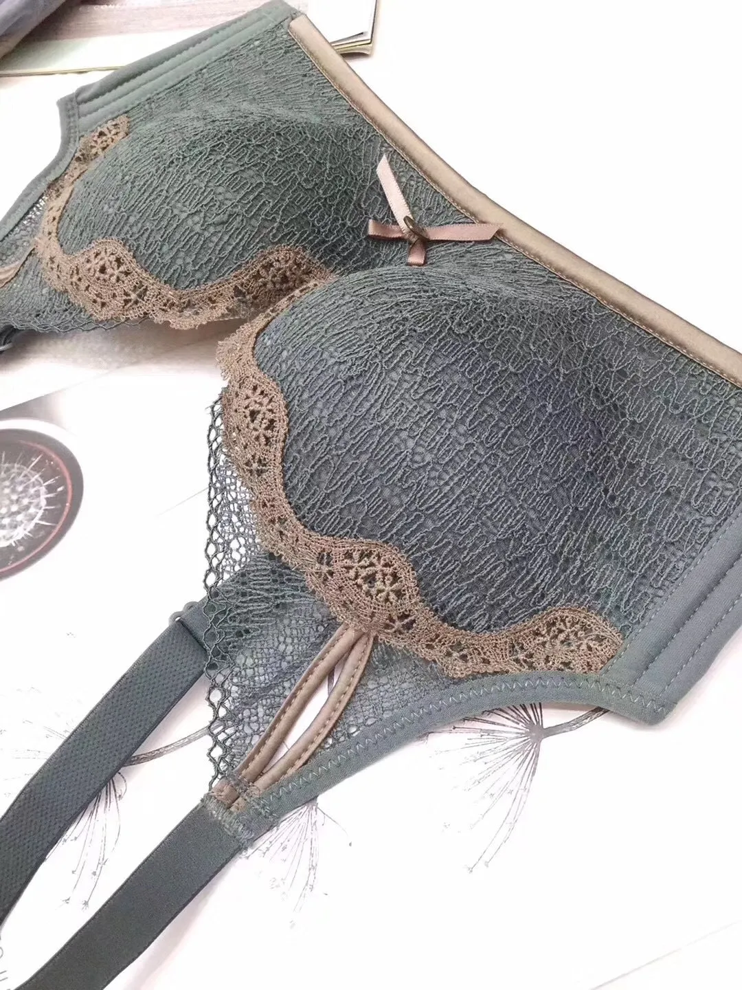 Retro Wireless Adjustable Lace V-neck Seamless Vest Bras
